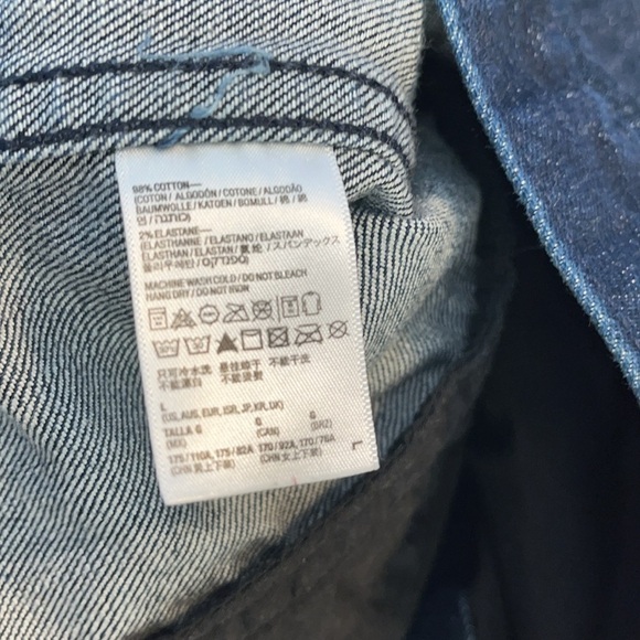 OAK + FORT woman’s jeans jacket size Large.  Excellent condition.  Black buttons - Picture 6 of 6